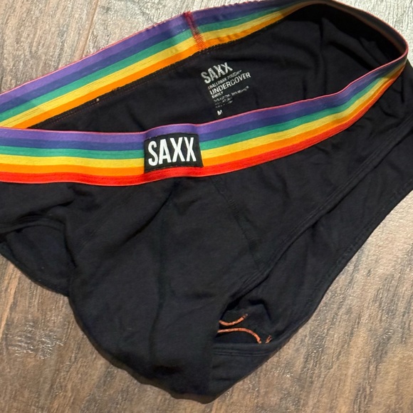 SAXX Men's Briefs with Colorful Waistband - Picture 2 of 2
